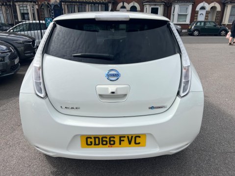 Nissan LEAF 30kWh Tekna Auto 5dr 11