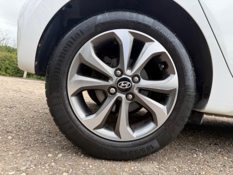 Hyundai i10 1.2 Premium SE Euro 6 5dr 23