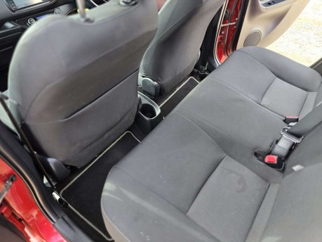 Toyota Yaris 1.5 VVT-h Design Hatchback 5dr Petrol Hybrid E-CVT Euro 6 (101 ps) 25