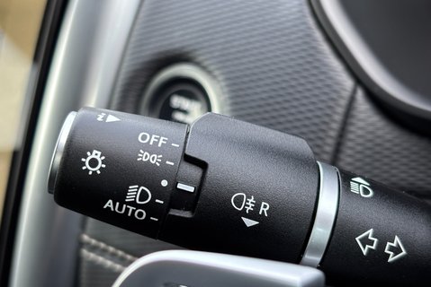 Land Rover Discovery D300 R-Dynamic HSE MHEV Panel Van 36