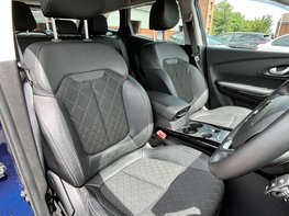 Renault Kadjar 1.5 Kadjar Iconic Blue dCi Auto 5dr 64
