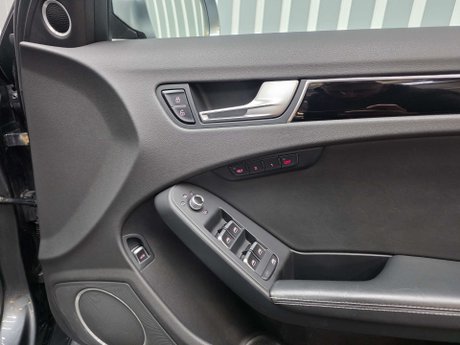 Audi RS4 4.2 FSI V8 Estate 5dr Petrol S Tronic quattro Euro 5 (450 ps) 33