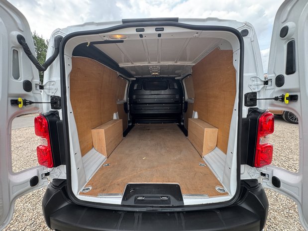 Vauxhall Vivaro LWB L2H1 [SOLD CM] Low Roof Prime 3100 Cruise Sensors EURO 6 9