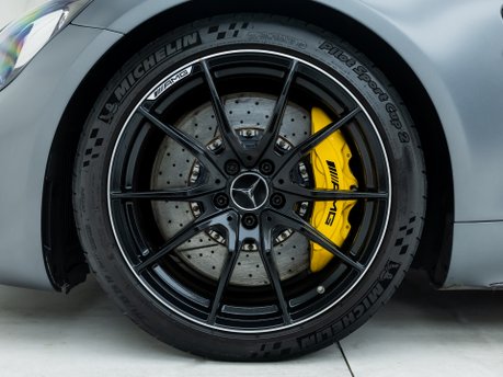 Mercedes-Benz AMG GT R Premium 
