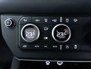 Land Rover Defender 3.0 Defender X-Dynamic SE D MHEV Auto 4WD 3dr 32