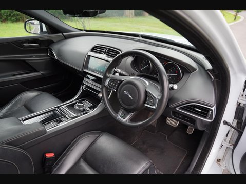 Jaguar XE 2.0i GPF R-Sport Auto Euro 6 (s/s) 4dr 14