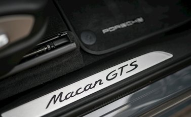 Porsche Macan GTS 17