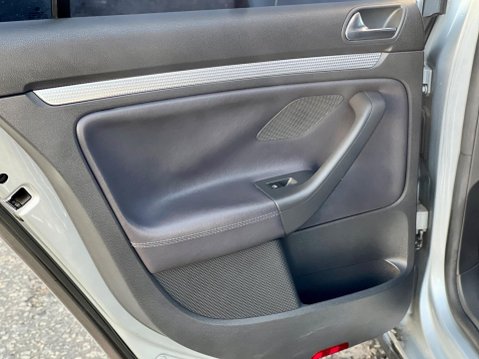 Volkswagen Golf 3.2 V6 R32 DSG 4Motion 5dr 56