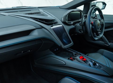 Lamborghini Revuelto 17