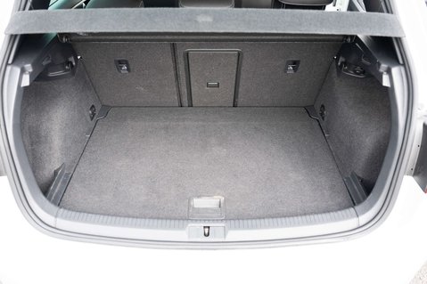 Volkswagen Golf 2.0 Golf R TSi Semi-Auto 4WD 5dr 62