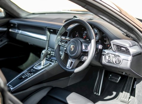 Porsche 911 (991.2) Carrera 4S 11