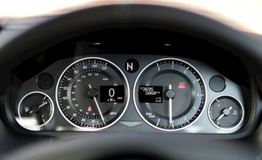 Aston Martin V12 Vantage S 17