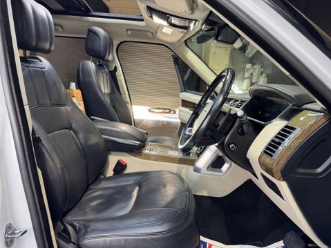 Land Rover Range Rover 3.0 Range Rover Vogue SDV6 Auto 4WD 5dr 44