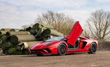 Lamborghini Aventador S LP 740-4 ROADSTER 2