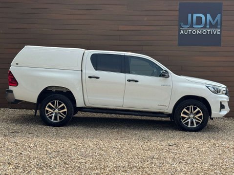 Toyota Hilux 2.4 HI-Luxury Invincible X D-4D 4WD Double Cab 4WD 5dr 3