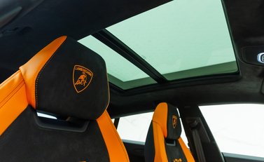 Lamborghini Urus Pearl Capsule 16