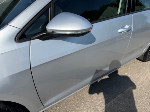 Volkswagen Golf SE TSI 29