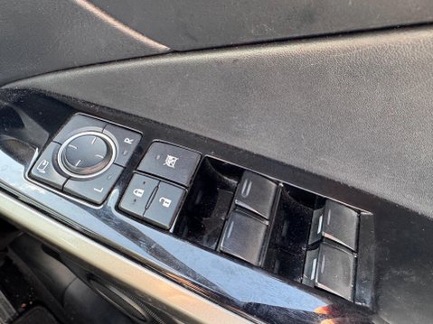 Lexus Is 2.5 300h Sport E-CVT Euro 6 (s/s) 4dr 29