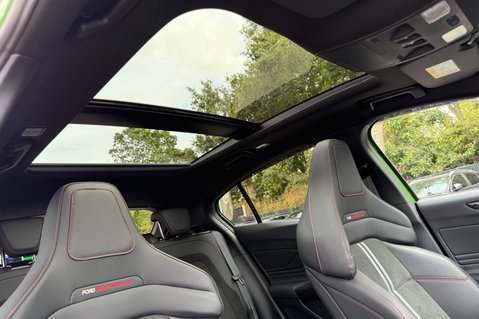 Ford Focus ST -PAN ROOF -PARKING/PERFORMANCE/ASSIST PACKS -HUD -B&O - MEAN GREEN 60