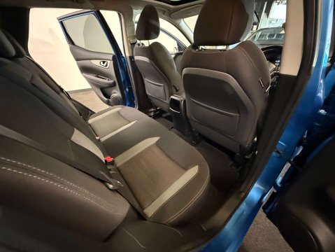 Nissan Qashqai 1.3 Qashqai N-Connecta DiG-T 5dr 38