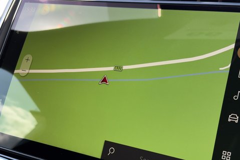 Land Rover Discovery D300 Commercial Dynamic HSE 17