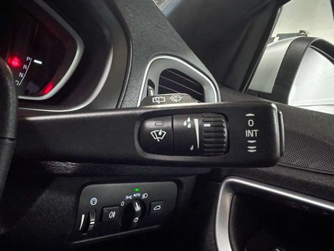 Volvo V40 1.5 V40 R-Design Edition T3 Auto 5dr 21