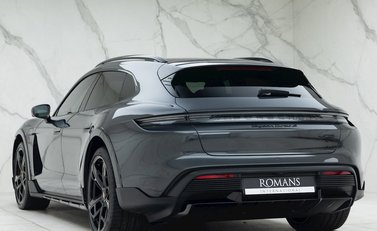 Porsche Taycan Turbo S Cross Turismo 3