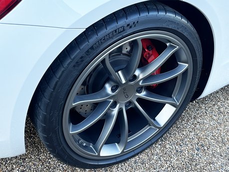 Porsche Cayman GT4 35