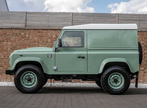 Land Rover Defender 90 Heritage Hard Top 2