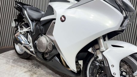 Honda VFR1200F 2010 VFR 1200 ONLY 22K LONG MOT SPORTS TOURER 1200CC 42
