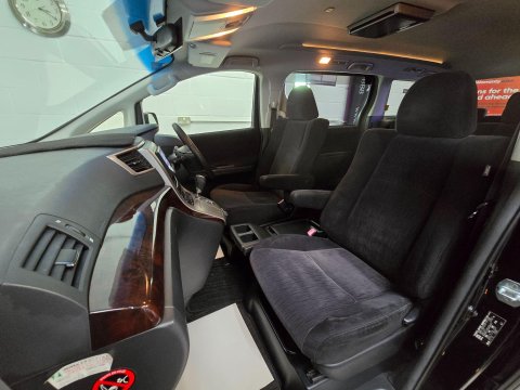 Toyota Vellfire 42