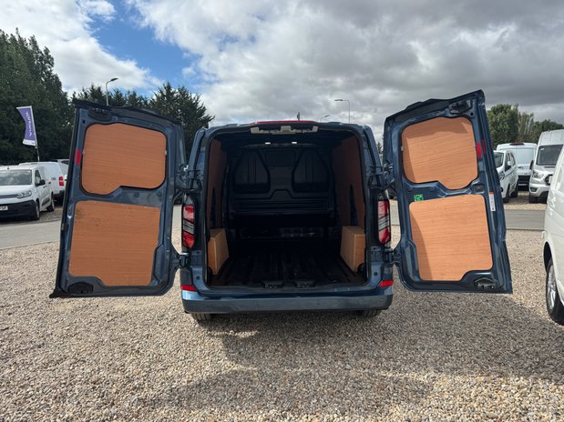 Ford Transit Custom SWB L1H1 Low Roof Limited 300 Air Con Alloys Camera Sensors EURO 6 8