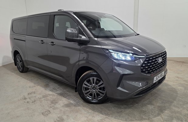 Ford Tourneo Custom Tourneo Custom 320 L2 Diesel FWD 2.0 EcoBlue 136ps H1 Titanium 9 Seater