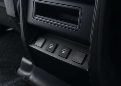 Land Rover Defender 3.0 Defender X-Dynamic HSE D MHEV A 4WD 5dr 74