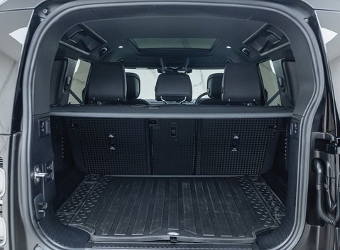 Land Rover Defender 110 D300 X 28
