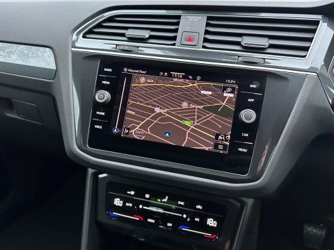 Volkswagen Tiguan 1.4 TSI 13kWh Life DSG Euro 6 (s/s) 5dr 21