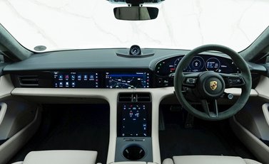 Porsche Taycan GTS Sport Turismo 16