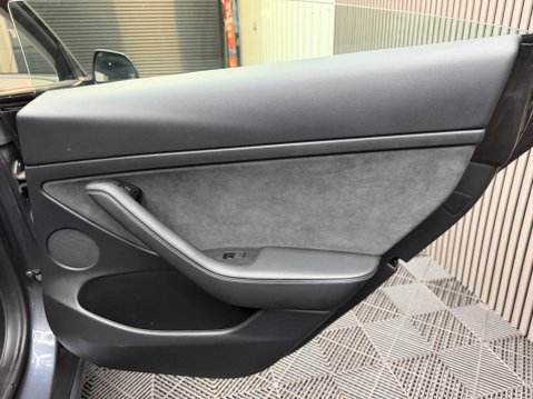 Tesla Model 3 (Dual Motor) Long Range Auto 4WDE 4dr 37