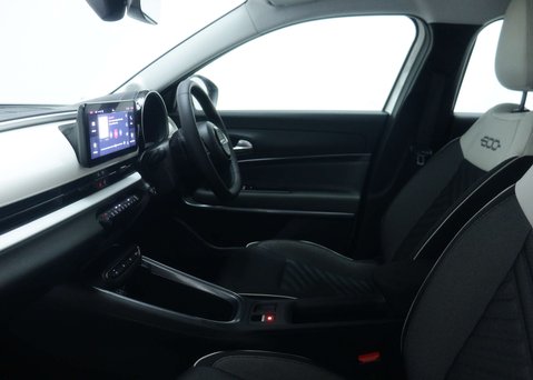 Fiat 600 1.2 600 La Prima HEV Auto 5dr 39