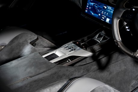 Ferrari 12Cilindri COUPE. HISTORIC PAINTWORK. PASSENGER DISPLAY. LIFT. PANO ROOF. CARBON INT. 38