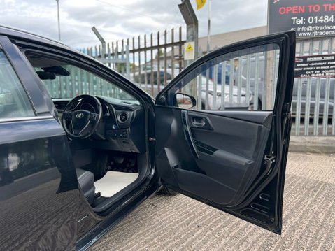 Toyota Auris VVTI BUSINESS EDITION TOURING SPORTS TSS 49