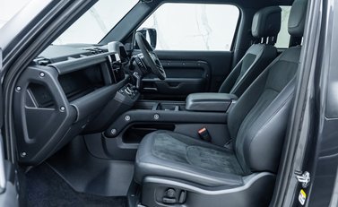 Land Rover Defender 90 V8 Carpathian Edition Urban Widetrack 25