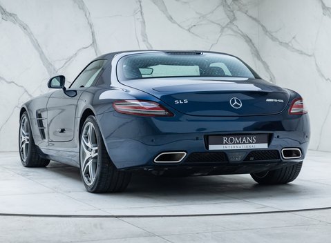 Mercedes-Benz SLS AMG 12