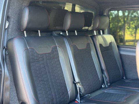 Volkswagen Transporter 2.0 Transporter T32 Sportline Black Edition TDI Semi-Auto 51