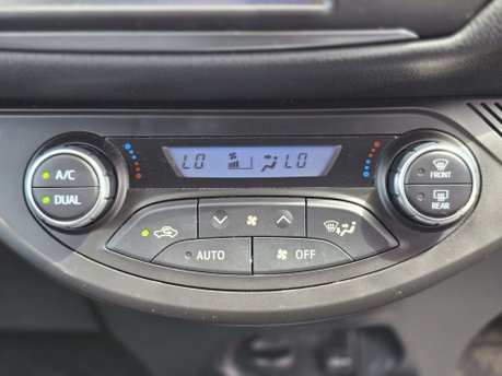 Toyota Yaris 1.5 VVT-h Design Hatchback 5dr Petrol Hybrid E-CVT Euro 6 (s/s) (100 ps) 28