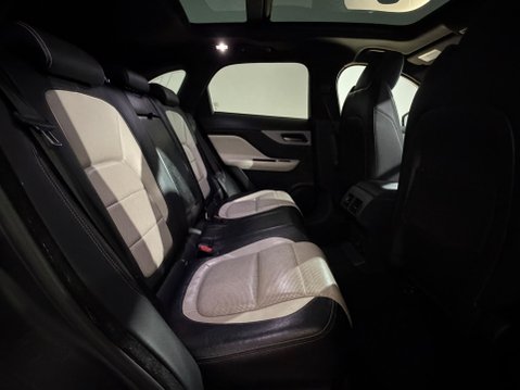 Jaguar F-Pace R-SPORT AWD 19