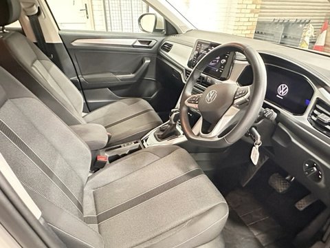 Volkswagen T-Roc LIFE TSI DSG 13