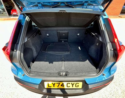 Volvo XC40 2.0 XC40 + B4 MHEV Auto 5dr 64