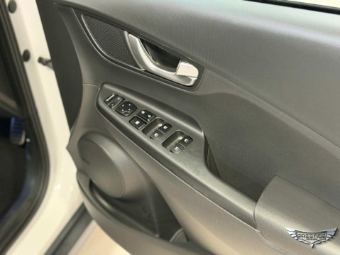 Hyundai KONA 64kWh Premium Auto 5dr (10.5kW Charger) 82
