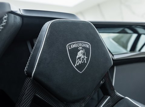 Lamborghini Aventador SVJ LP 770-4 ROADSTER 19